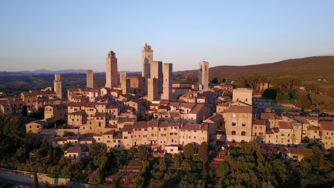 Castello Di Fulignano Soarzio Panoramic Apartment San Gimignano Bagian luar foto